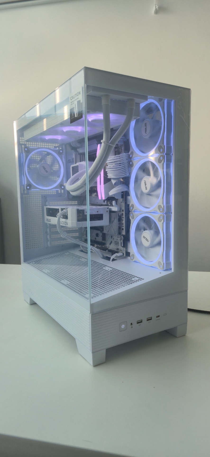 Prosklená bílá sestava Asus